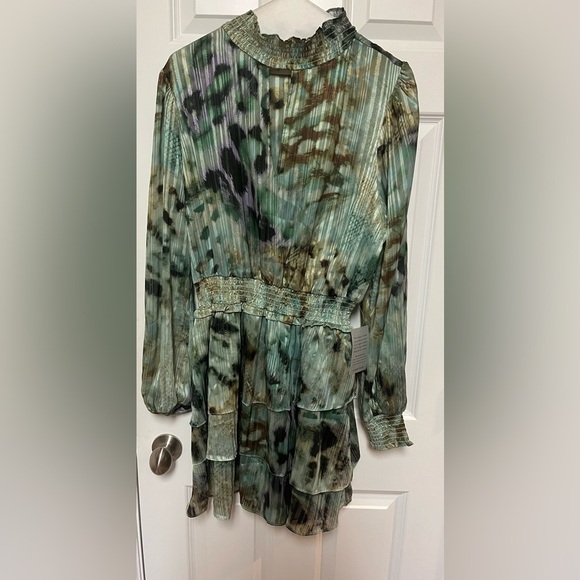 NWT Socialite Print Metallic Smocked Long Sleeve Minidress in Green Olive XL - Picture 2 of 10